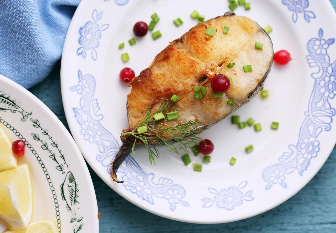 Fried Fish with Garlic Sauce